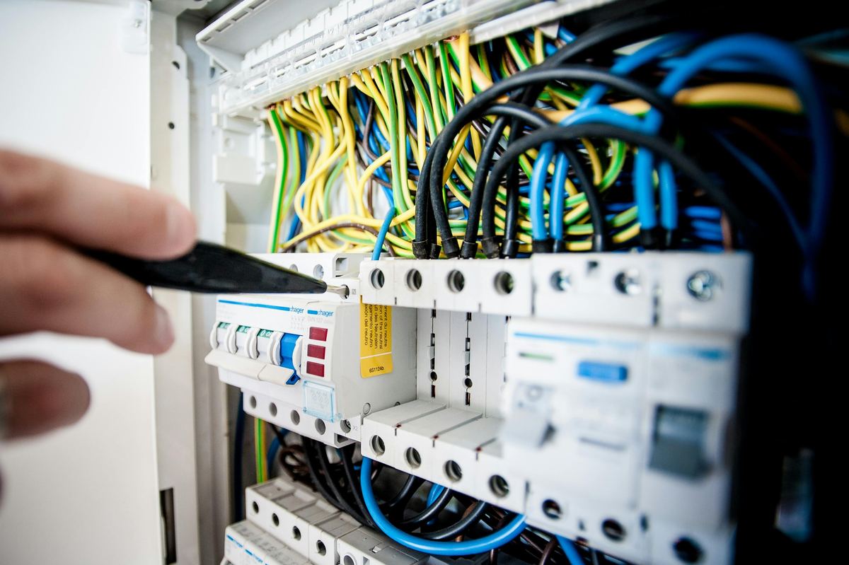 Opened residential distribution board wiring